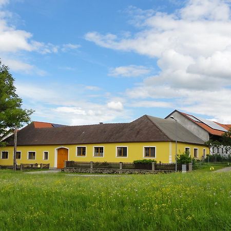 Biohof Weissensteiner Apartment Ullrichs Bagian luar foto