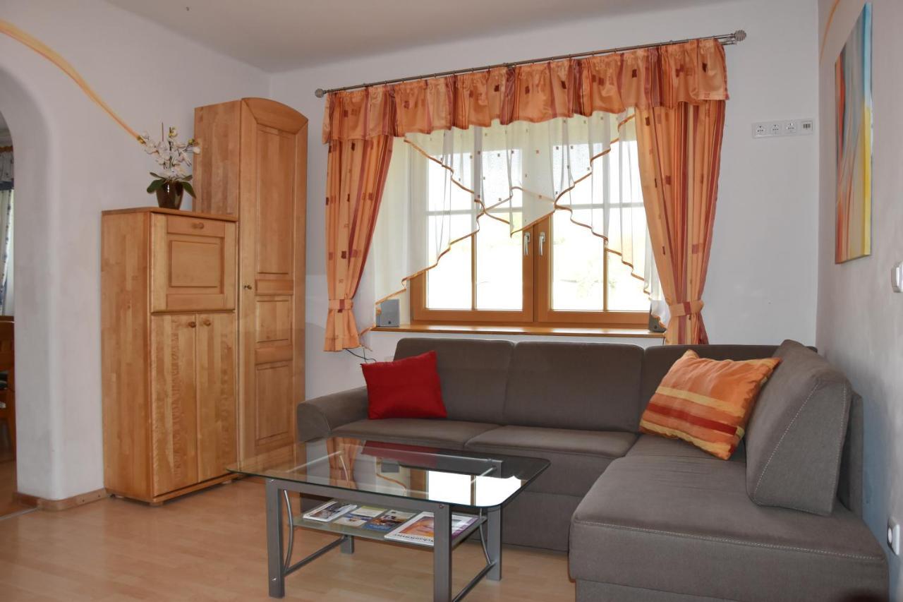 Biohof Weissensteiner Apartment Ullrichs Bagian luar foto