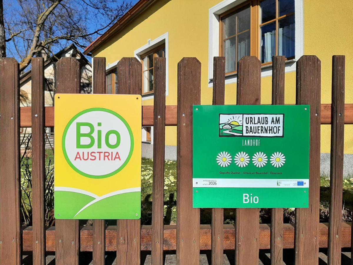 Biohof Weissensteiner Apartment Ullrichs Bagian luar foto